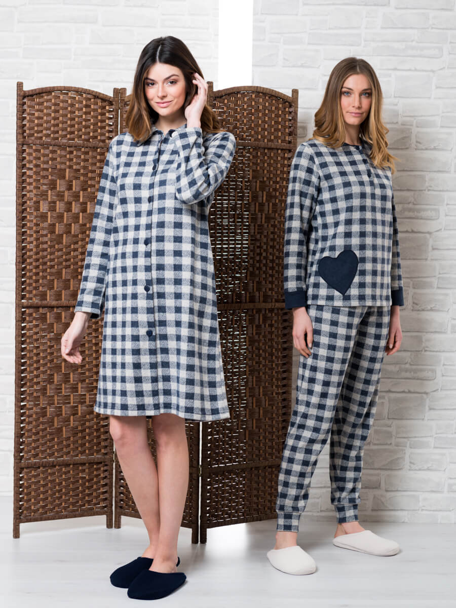 Chequer-patterned nightie with a full-length button fastening