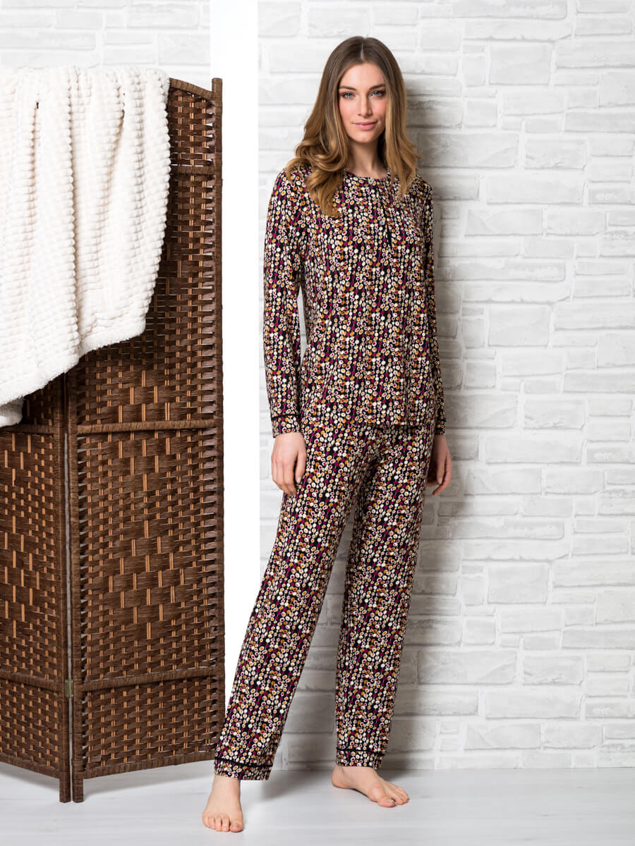 Long floral-patterned pyjamas