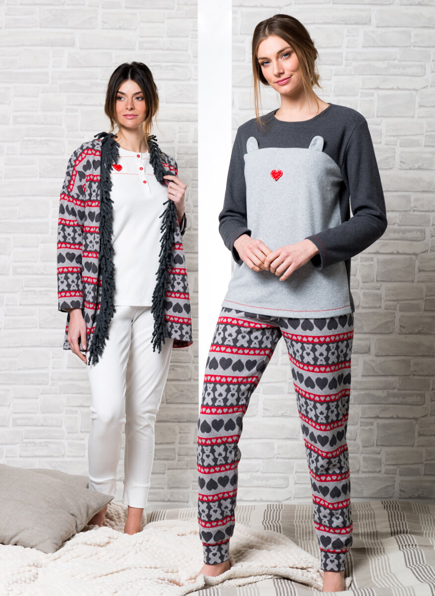 Pyjamas with a contrasting two-tone top, complete with cloth heart detail and ear appliqués