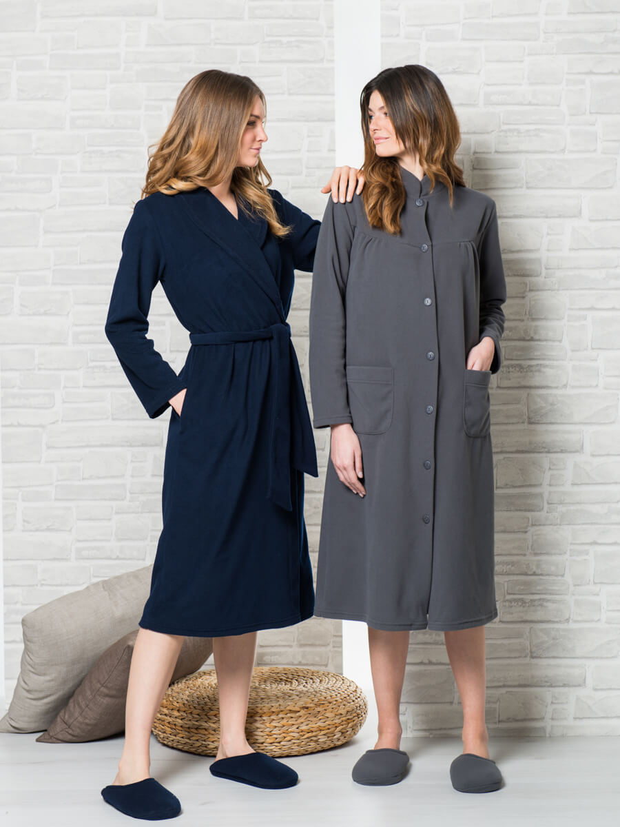 Below-the-knee shawl-neck dressing gown